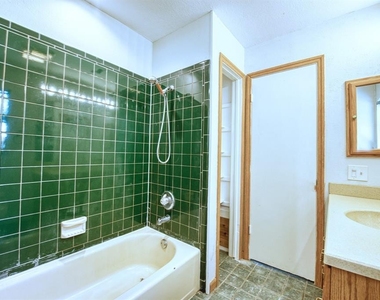 1528 Mayflower Drive - Photo Thumbnail 20