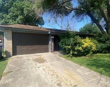 1902 Whiteoak Drive - Photo Thumbnail 0