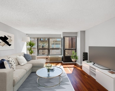 30 E Huron Street - Photo Thumbnail 0