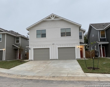 2519 Lynwood Bend - Photo Thumbnail 0