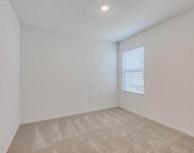 9780 Skyhawk Avenue - Photo Thumbnail 6