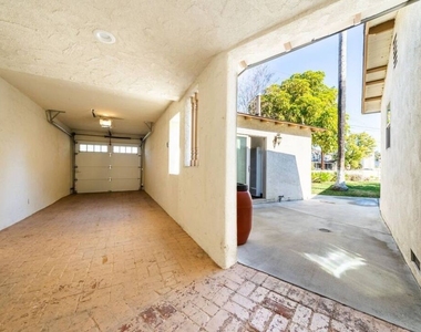 4555 Mariota Ave - Photo Thumbnail 24