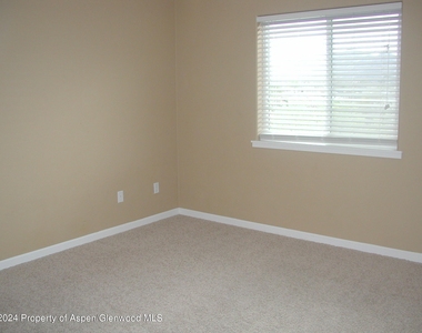 668 Alder Ridge Lane - Photo Thumbnail 6