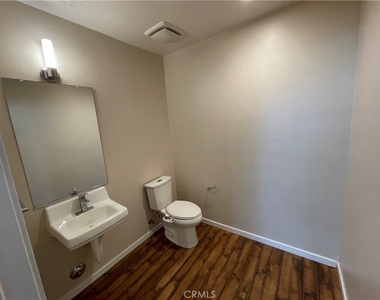 501 W Maple Avenue - Photo Thumbnail 14