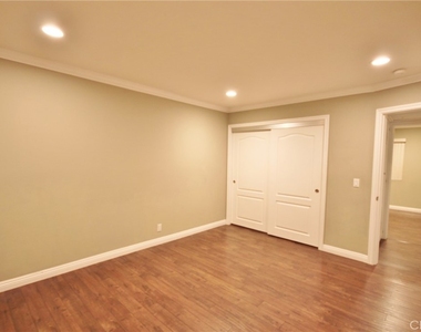 1005 S Olive Avenue - Photo Thumbnail 15