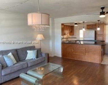 220 Kings Point Dr - Photo Thumbnail 1