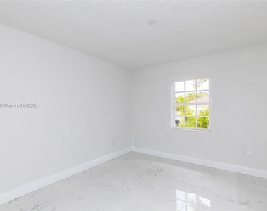 18420 Sw 77th Ct - Photo Thumbnail 10