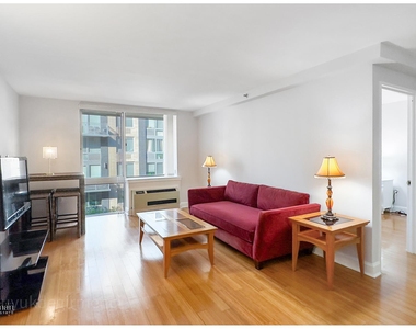 505 W 47th St - Photo Thumbnail 6