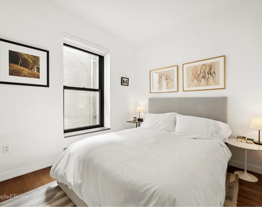 422 W 20th St - Photo Thumbnail 3