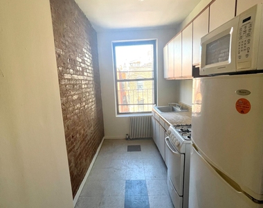 323a East 89th Street - Photo Thumbnail 1