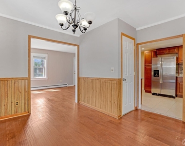 184 Elmhurst Avenue - Photo Thumbnail 12