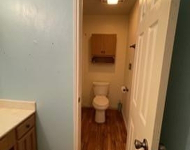 1202 Thorpe Ln - Photo Thumbnail 16