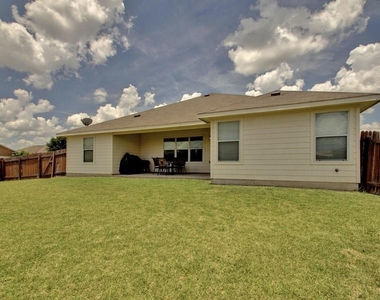 1411 Pearsall Ln - Photo Thumbnail 15