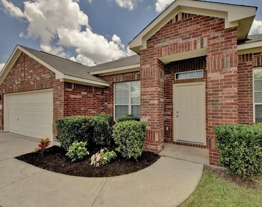 1411 Pearsall Ln - Photo Thumbnail 2