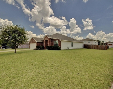 1411 Pearsall Ln - Photo Thumbnail 1