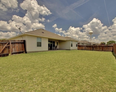 1411 Pearsall Ln - Photo Thumbnail 16