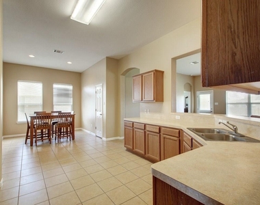 1411 Pearsall Ln - Photo Thumbnail 5