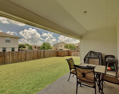 1411 Pearsall Ln - Photo Thumbnail 13