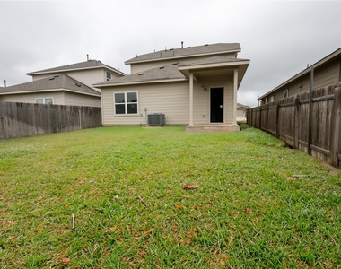 209 Yoakum St - Photo Thumbnail 28