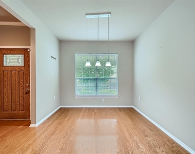 120 Muir Ct - Photo Thumbnail 8