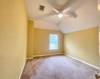 15720 Hamden Cir - Photo Thumbnail 28