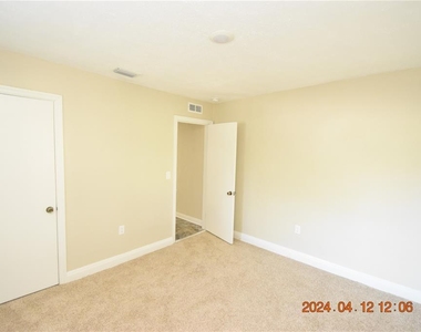 1220 E Crenshaw Street - Photo Thumbnail 20