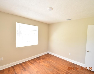 1220 E Crenshaw Street - Photo Thumbnail 23