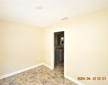 1220 E Crenshaw Street - Photo Thumbnail 8