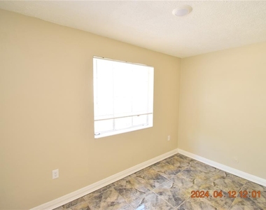 1220 E Crenshaw Street - Photo Thumbnail 5