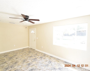 1220 E Crenshaw Street - Photo Thumbnail 3