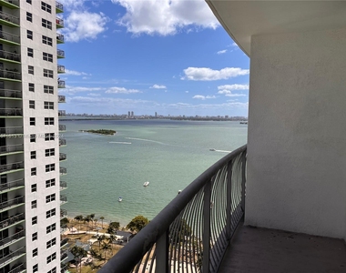 1750 N Bayshore Dr - Photo Thumbnail 10