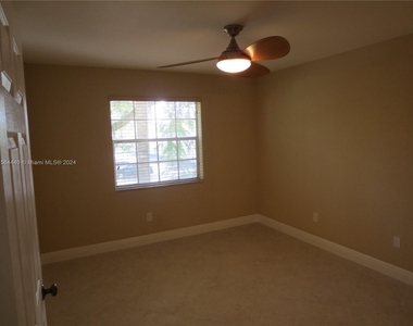 2871 N Oakland Forest Dr - Photo Thumbnail 4