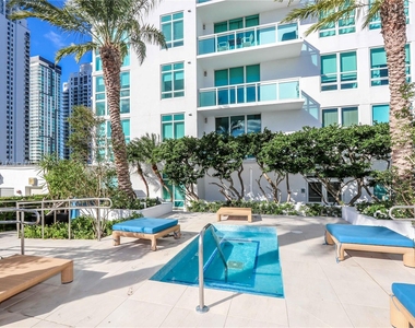 951 Brickell Ave - Photo Thumbnail 16