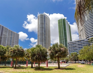 1750 N Bayshore Dr - Photo Thumbnail 16