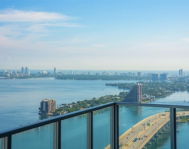 1100 Biscayne Blvd - Photo Thumbnail 1