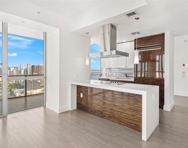 1100 Biscayne Blvd - Photo Thumbnail 7