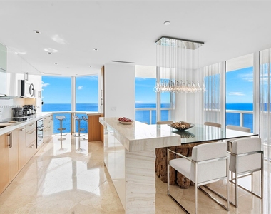 4779 Collins Ave - Photo Thumbnail 4