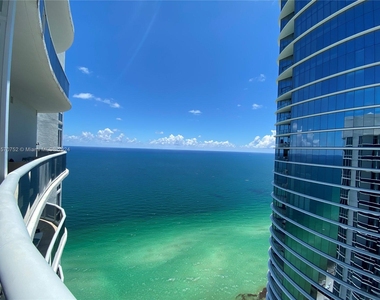 15811 Collins Ave - Photo Thumbnail 1