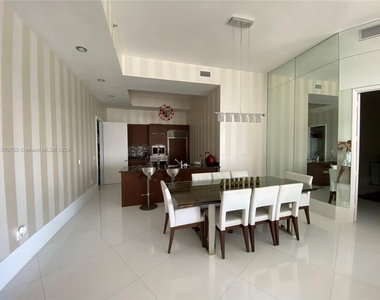 15811 Collins Ave - Photo Thumbnail 4