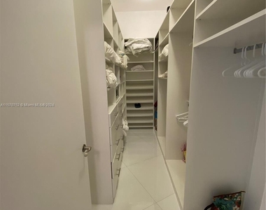 15811 Collins Ave - Photo Thumbnail 8