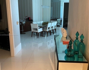 15811 Collins Ave - Photo Thumbnail 2