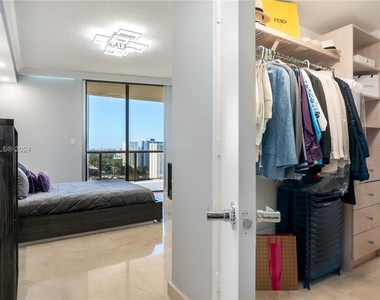 16275 Collins Ave - Photo Thumbnail 15