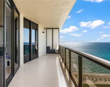 16275 Collins Ave - Photo Thumbnail 21