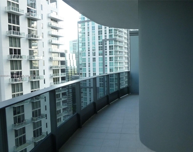 1000 Brickell Plz - Photo Thumbnail 0