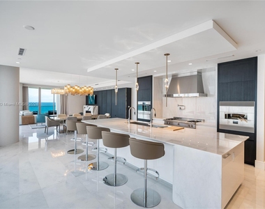 17975 Collins Ave - Photo Thumbnail 22