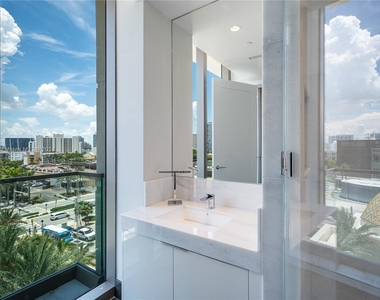 17975 Collins Ave - Photo Thumbnail 52