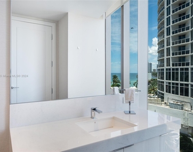 17975 Collins Ave - Photo Thumbnail 42