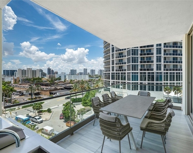 17975 Collins Ave - Photo Thumbnail 54