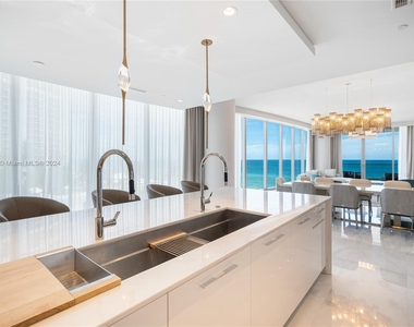 17975 Collins Ave - Photo Thumbnail 21