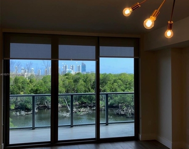 16385 Biscayne Blvd - Photo Thumbnail 5